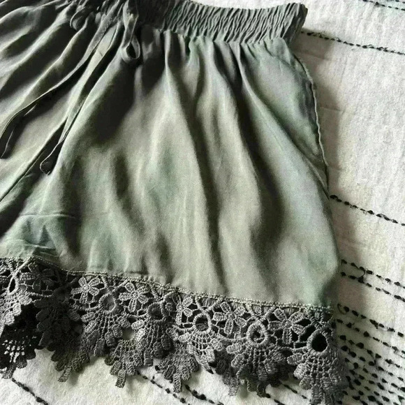 Streetwear Society Women’s Embroidered Green Euro Summer Casual Shorts Small - Picture 5 of 6